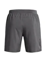 Short deportivo Under Armour de 7 pulgadas, color gris, con logo reflectante en el lateral y forro interior de malla. Cuenta con cintura elástica con cordón interno, paneles de ventilación y bolsillos laterales.