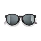 Lentes de sol Sunski modelo Tera, con montura negra redonda de plástico reciclado y lentes polarizadas grises. Patillas grises. Incluyen protectores solares magnéticos extraíbles.