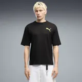 Remera Puma de corte boxy, color negro, con cuello redondo y mangas cortas. Presenta el logo de la marca estampado en tono dorado en el pecho.