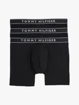 Pack de tres bóxers ajustados de Tommy Hilfiger, confeccionados en algodón elástico con cintura elástica distintiva con el nombre de la marca.