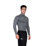 Remera térmica azul marino de manga larga con cuello alto y logo de Umbro estampado en blanco en el pecho.