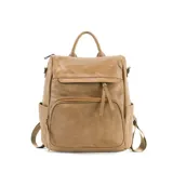 Mochila de símil cuero color marrón, con apertura superior, dos bolsillos frontales con cierre metálico y bolsillos laterales. Incluye tres bolsillos internos y correa extraíble.