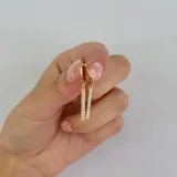 Aros colgantes dorados con strass blancos.