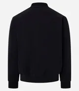 Campera negra de poliéster con cuello mediano, cierre por cremallera, manga larga con ajustes y bolsillos. Cuenta con tecnología repelente al agua.