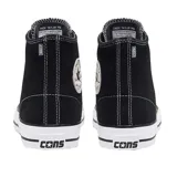 Championes de caña alta Converse CTAS Pro Hi color negro con detalles en blanco.