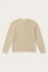 Buzo de punto en color beige, con diseño de trama abierta tipo red, cuello redondo y terminaciones acanaladas en puños y ruedo.