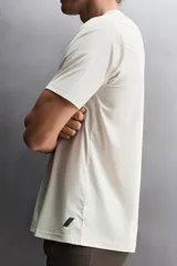 Camiseta deportiva Ridar x Zara Athleticz color marrón, de cuello redondo y manga corta, confeccionada en tejido ligero y elástico con estructura perforada y tecnología de secado rápido.