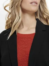 Blazer largo de punto elástico marca JDY, color beige, con cuello de solapas y diseño abierto sin botones.