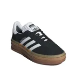 Championes Adidas Gazelle Bold, modelo de plataforma con diseño clásico en color negro, con las icónicas tres tiras laterales en blanco y suela de goma en tono caramelo.