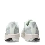 Championes New Balance modelo 520 Fresh Foam, de color verde menta y blanco, confeccionados con exterior de malla transpirable y entresuela amortiguada.