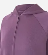 Campera deportiva Get Over de modal canelado color lila, con capucha, cierre frontal con cremallera, mangas largas raglán y puños elastizados.
