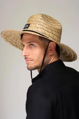 Sombrero de paja Billabong modelo Tides, de ala ancha con cordón negro ajustable y parche con logo de la marca en el frente.