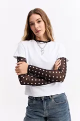 Remera de manga corta básica, confeccionada en algodón, con cuello redondo y corte recto.