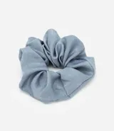 Colita de pelo grande con efecto satinado.