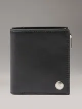 Billetera de piel color negro de Calvin Klein, con ranuras para tarjetas, compartimento para billetes, monedero con cierre y remache metálico con monograma en la parte delantera.