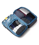 Mochila de viaje Jansport modelo Good Latitude con capacidad de 40 litros, diseño minimalista en color negro, compartimento principal amplio y bolsillo lateral.