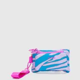 Billetera doble marca Bubba con diseño estampado de rayas abstractas en tonos lila, azul y naranja. Cuenta con dos compartimentos con cierre y una correa de muñeca extraíble en color fucsia.