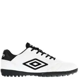 Championes de fútbol Umbro modelo Touch TF, diseñados para cancha de césped sintético. Presentan un diseño bicolor en blanco y negro, con el logo de la marca en el lateral y lengüeta. Cuentan con cierre de cordones y suela de goma con relieve para mayor tracción.