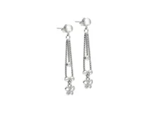 Aros colgantes de plata 925 con cadena fina y dije de mariposa calada.