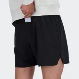 Short de running New Balance RC Seamless de 5 pulgadas, color negro, confeccionado en tejido elástico en cuatro direcciones con tecnología NB DRY de secado rápido. Incluye calzoncillo interno sin costuras para soporte y bolsillos con cierre.