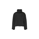Campera puffer Ami Paris negra, con cuello alto, cierre frontal con botones a presión ocultos y puños elásticos.