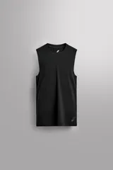 Musculosa deportiva de Zara Athleticz, diseñada como primera capa con ajuste al cuerpo. Presenta cuello redondo, mangas sisa y costuras planas termoselladas para mayor comodidad.