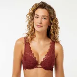Sujetador push up color borgoña de encaje floral con aro y breteles regulables. Tiene detalle de joya fantasía en el centro.