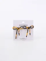 Par de caravanas con forma de moño con estampado carey en tonos marrones y amarillos.