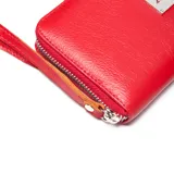 Billetera de cuero vacuno color rojo, con cierre perimetral, placa metálica plateada con logo grabado en el frente y correa de muñeca incorporada.