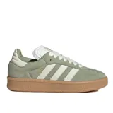 Championes Adidas Samba XLG color verde con las tres tiras blancas y suela marrón.