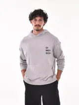 Canguro gris claro con capucha, bolsillo canguro frontal y estampado en el pecho con la palabra "DIMENSION" en negro.