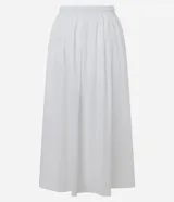 Falda midi de algodón color blanco, con cintura elástica y ajuste mediante cordón con punteras metálicas. Diseño fluido y versátil.