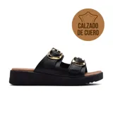 Sandalias de cuero negras con plataforma y hebillas doradas.