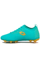 Championes de fútbol Lotto Sibari para hombre, de color negro con detalles texturizados en la capellada y un pequeño aplique con la bandera de Italia en los cordones. Diseñados para césped natural con tapones moldeados.