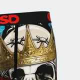 Calzoncillos tipo bóxer con estampado de calavera con corona y rosas con alambre de púas. Cintura elástica con logo de la marca PSD en rojo.
