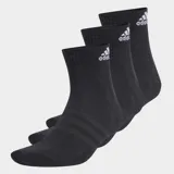 Pack de tres pares de medias deportivas Adidas, color negro, corte a la altura del tobillo. Presentan el logo de Adidas en blanco en la caña y las tres franjas características en la zona del empeine.