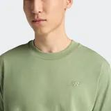 Remera de algodón de corte clásico y cuello redondo, color verde, con logo de la marca bordado en el pecho.