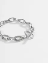 Pulsera de eslabones gruesos fabricada en acero quirúrgico hipoalergénico, con cierre de barra en T.