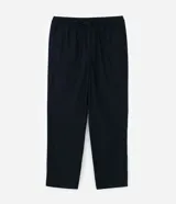 Pantalón de sarga corte relaxed, color negro, con cintura elástica y lazo de ajuste. Cuenta con bolsillos laterales y diseño liso.