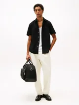 Camisa negra de manga corta confeccionada en popelina de algodón BCI.