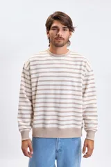 Buzo de cuello redondo con diseño de rayas horizontales en tonos crudo y beige, de corte holgado y mangas largas con puños elásticos.
