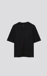 Remerón negro de corte extra oversize con hombros caídos, cuello redondo rib al tono y doble costura. Confeccionado en algodón premium americano suave.