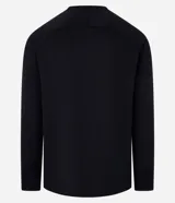Remera deportiva negra de poliéster con tecnología Dry, cuello redondo, manga larga y estampa lettering en el pecho.