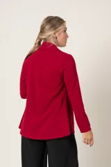 Blazer marrón de corte italiano, con mangas largas y solapas anchas. Diseño suelto y sin botones.