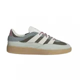 Championes adidas Handball Spezial con diseño retro, confeccionados en una combinación de gamuza y tejido acanalado. Presentan una paleta de colores en tonos gris claro, verde oliva y detalles en violeta, con la clásica suela de goma color caramelo.