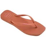 Ojotas Havaianas modelo Slim Square con puntera cuadrada, color azul claro, con tiras finas y logo de la marca en relieve.