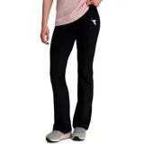 Leggings de corte flare color negro, confeccionados en tejido de algodón con elastano. Presentan un diseño ajustado en la parte superior que se ensancha hacia el ruedo, con el logo de la marca bordado en blanco en la cadera.