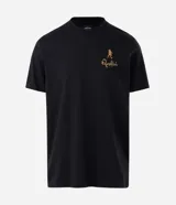 Remera de algodón color negro con cuello redondo y mangas cortas. Presenta una estampa de gran tamaño en la espalda que ilustra a Ronaldinho con un balón sobre la cabeza y el número 10, acompañada por el texto 'O Mago da Bola'.