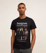Remera negra de corte regular, confeccionada en algodón más sostenible, con cuello redondo, manga corta y estampado de carpinchos jugando rol.