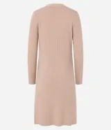 Cardigan largo de tricot color beige, con cuello en V y textura acanalada.